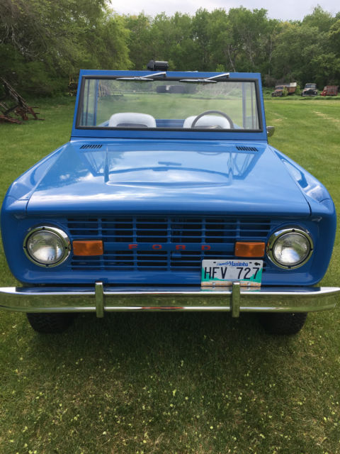 Blue 1971 Ford Bronco with white/gray interior