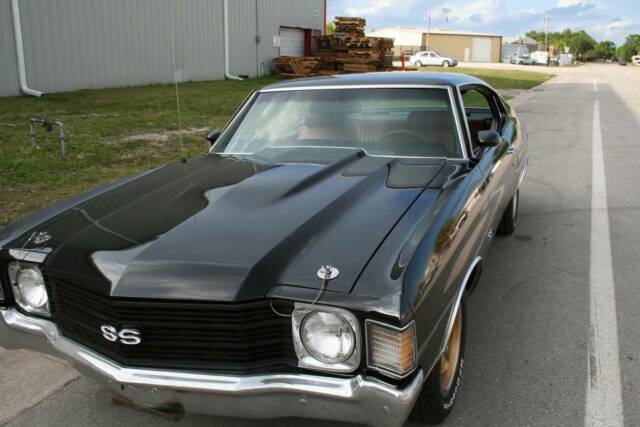 Black 1972 Chevrolet Chevelle Coupe with BEIGE interior