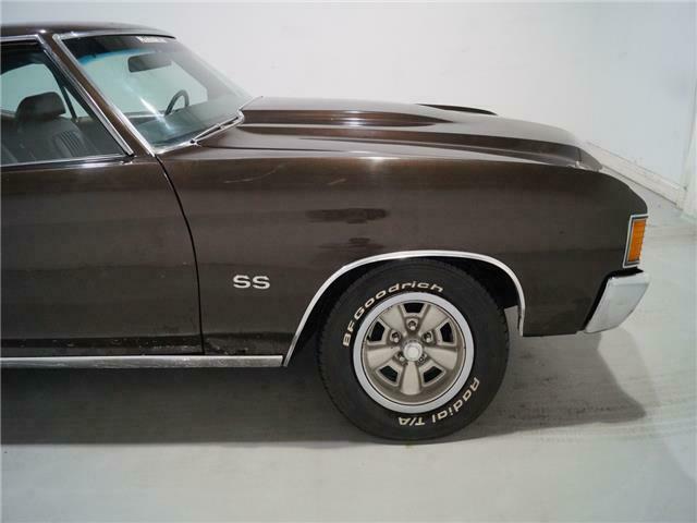 -- 1972 Chevrolet Chevelle Coupe with -- interior