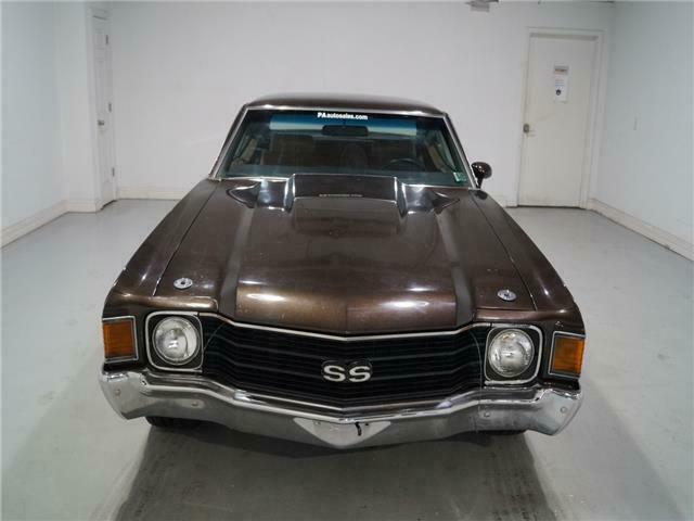 -- 1972 Chevrolet Chevelle Coupe with -- interior