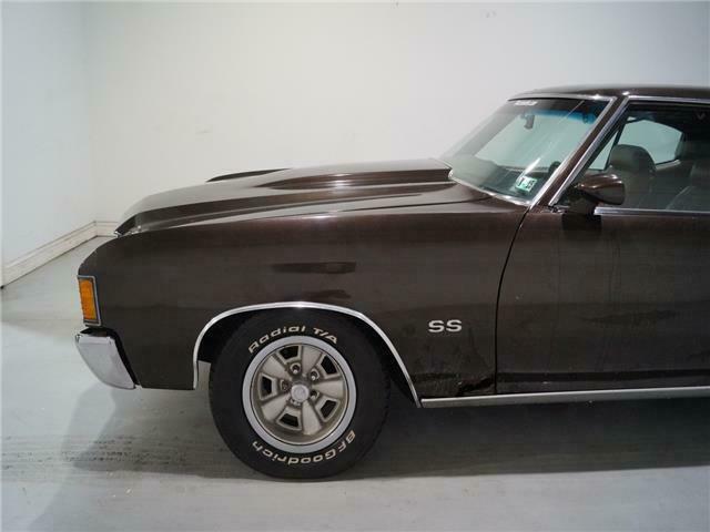-- 1972 Chevrolet Chevelle Coupe with -- interior