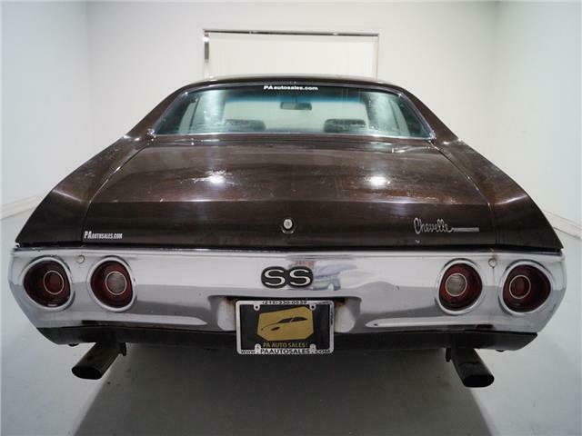 -- 1972 Chevrolet Chevelle Coupe with -- interior