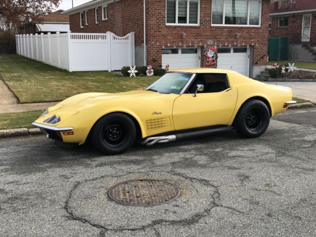 Yellow 1972 Chevrolet Corvette Coupe with Black interior