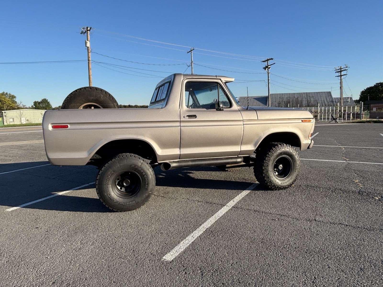 Bronze 1979 Ford Bronco SUV with Black interior