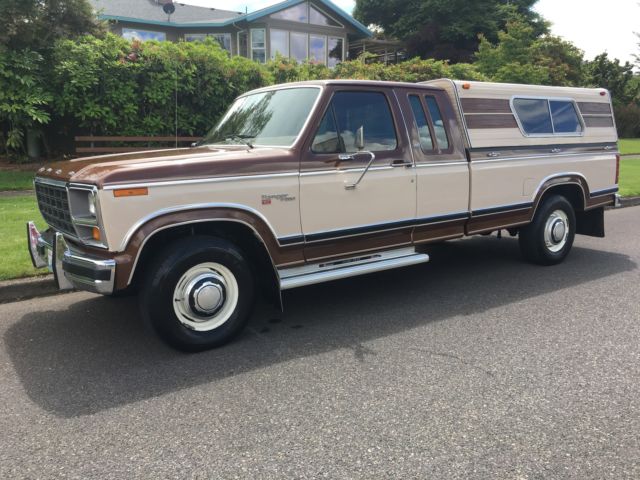 Brown 1981 Ford F-250 Extended Cab Pickup with Brown interior