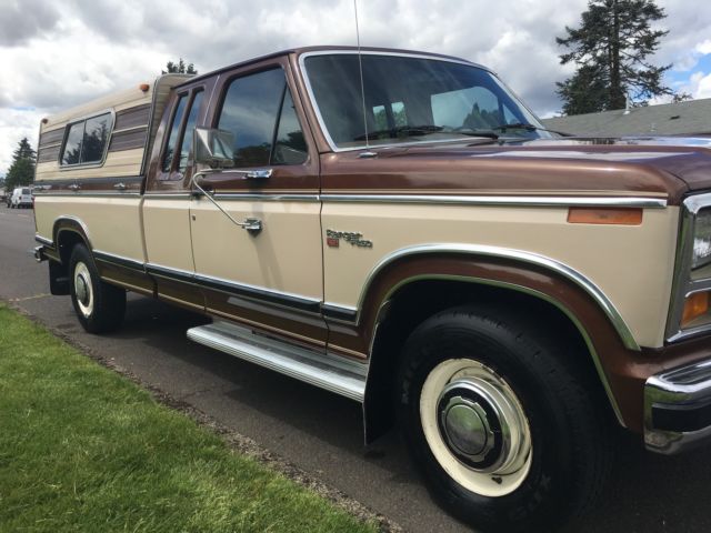 Brown 1981 Ford F-250 Extended Cab Pickup with Brown interior