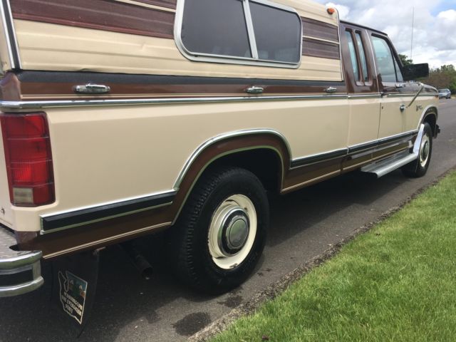 Brown 1981 Ford F-250 Extended Cab Pickup with Brown interior