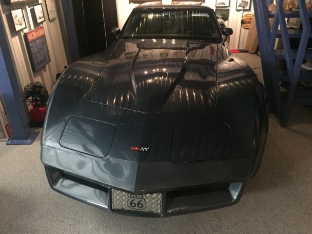 Gray 1982 Chevrolet Corvette Coupe with Gray interior