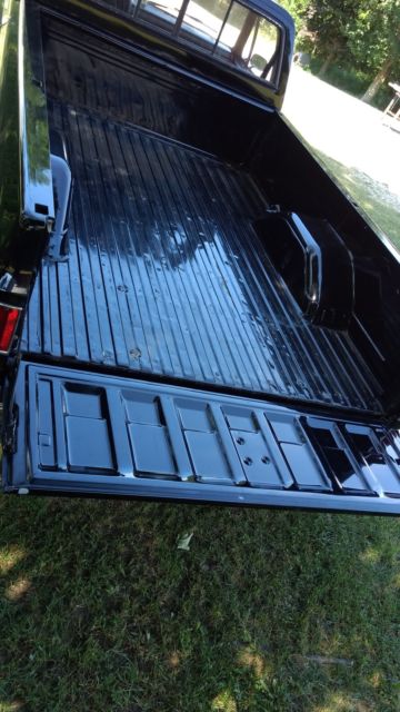 Black 1985 Chevrolet C-10 Standard Cab Pickup with Black interior