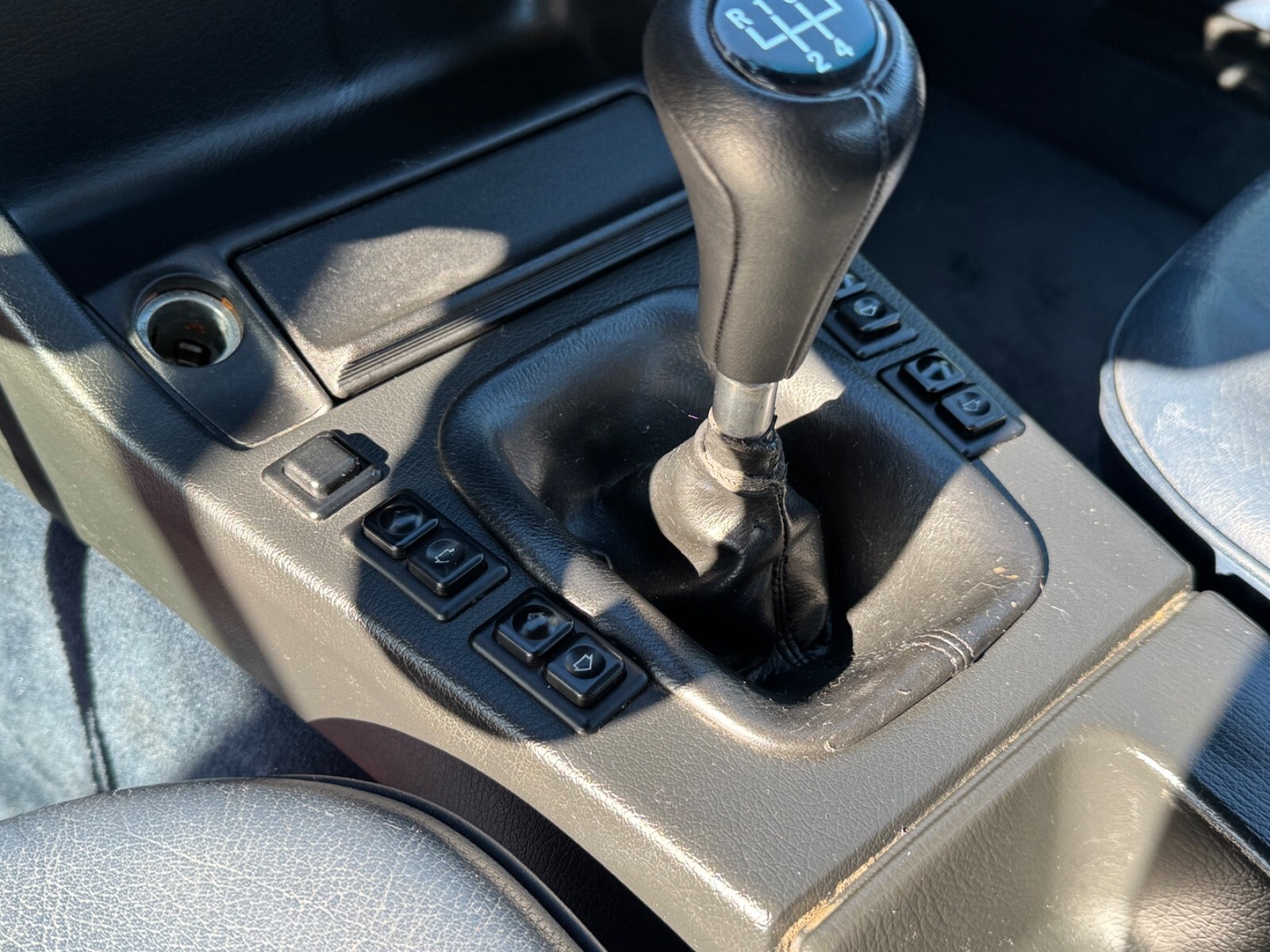 White 1986 BMW 3-Series Sedan with Blue interior