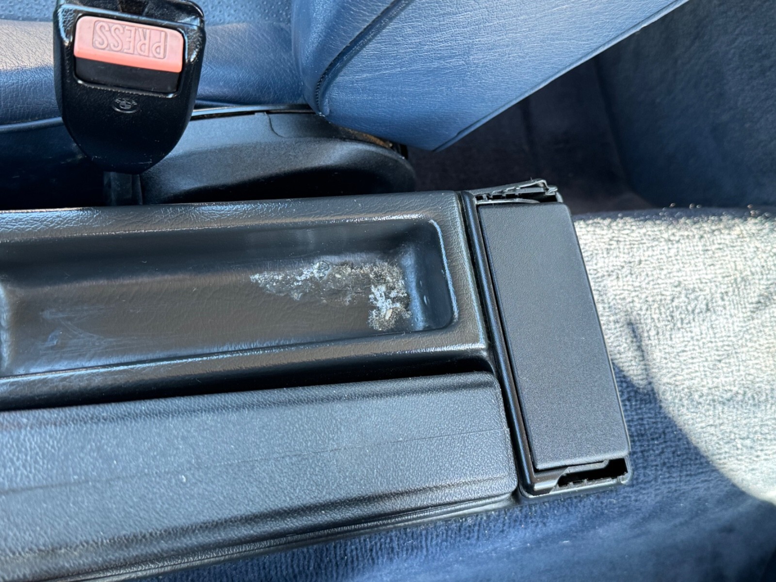 White 1986 BMW 3-Series Sedan with Blue interior