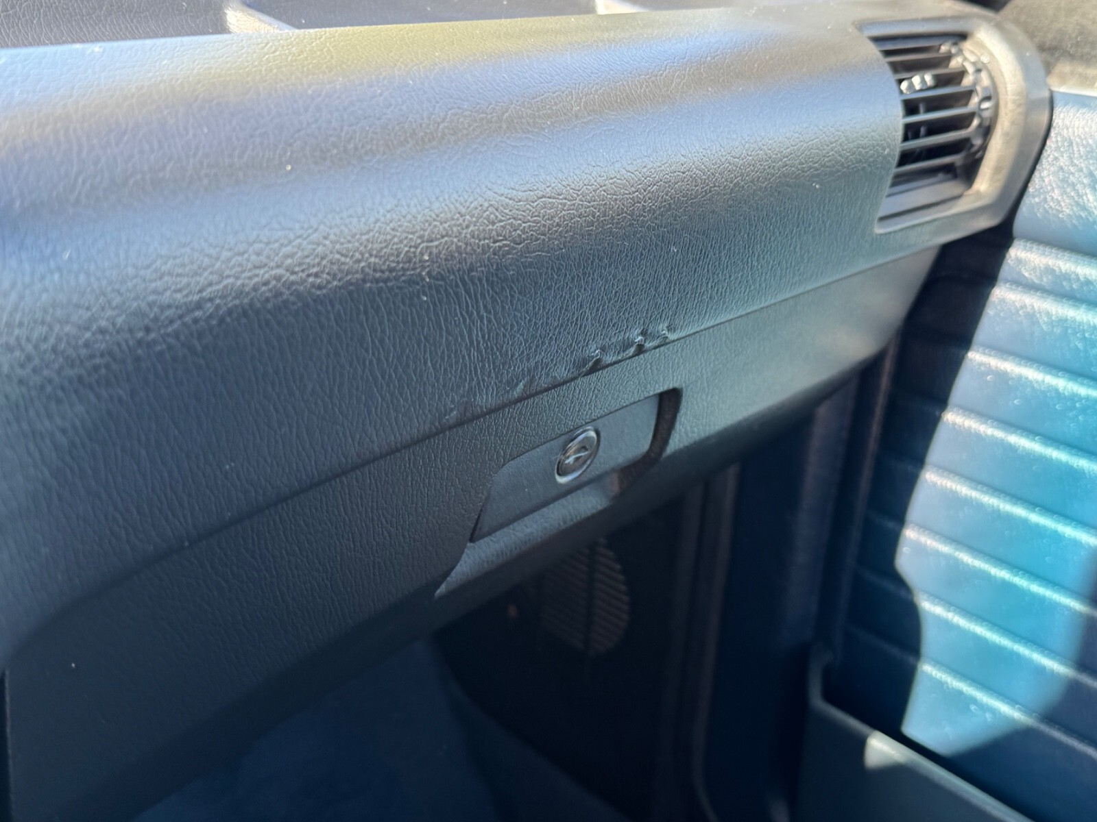 White 1986 BMW 3-Series Sedan with Blue interior