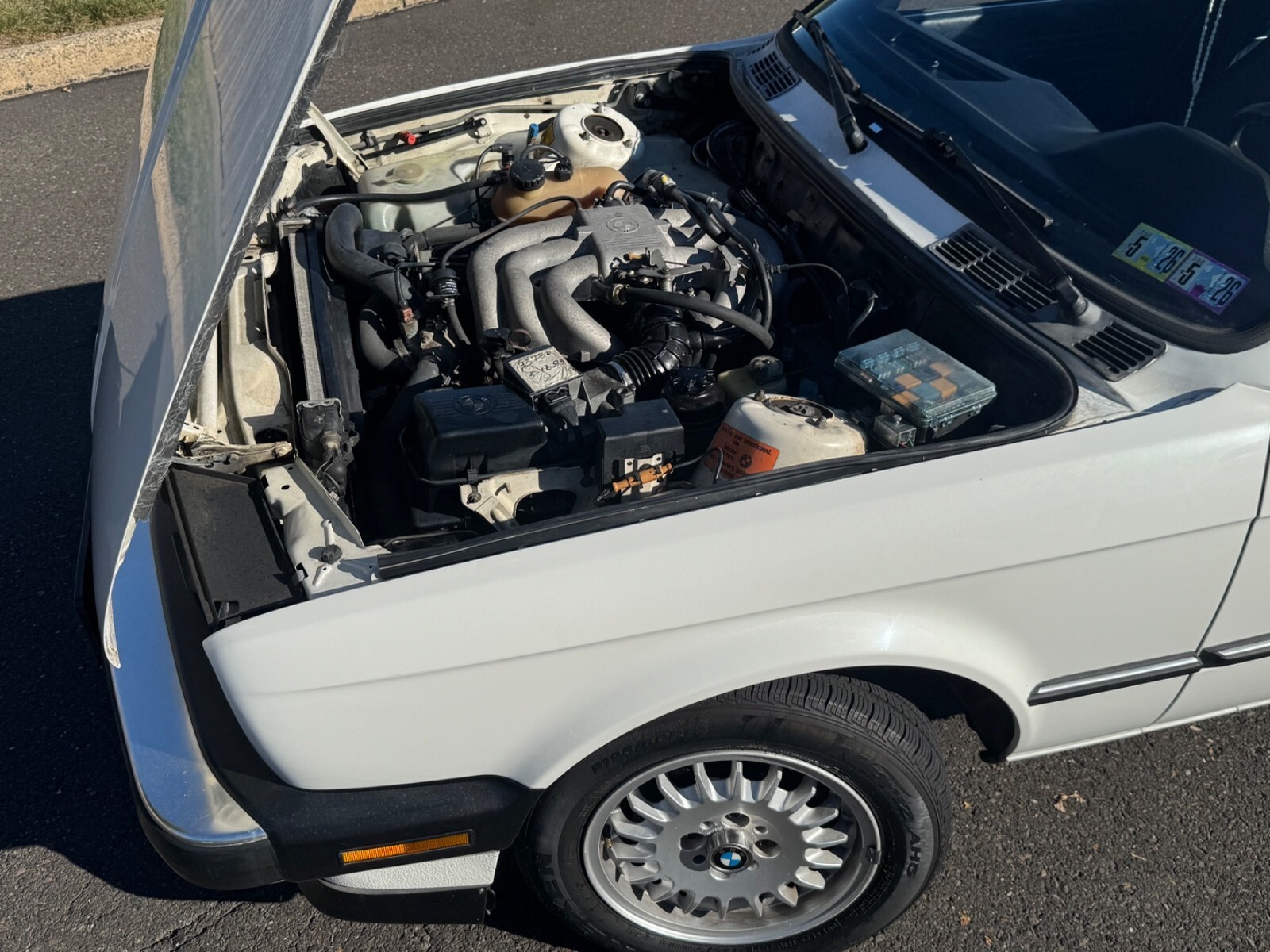 White 1986 BMW 3-Series Sedan with Blue interior