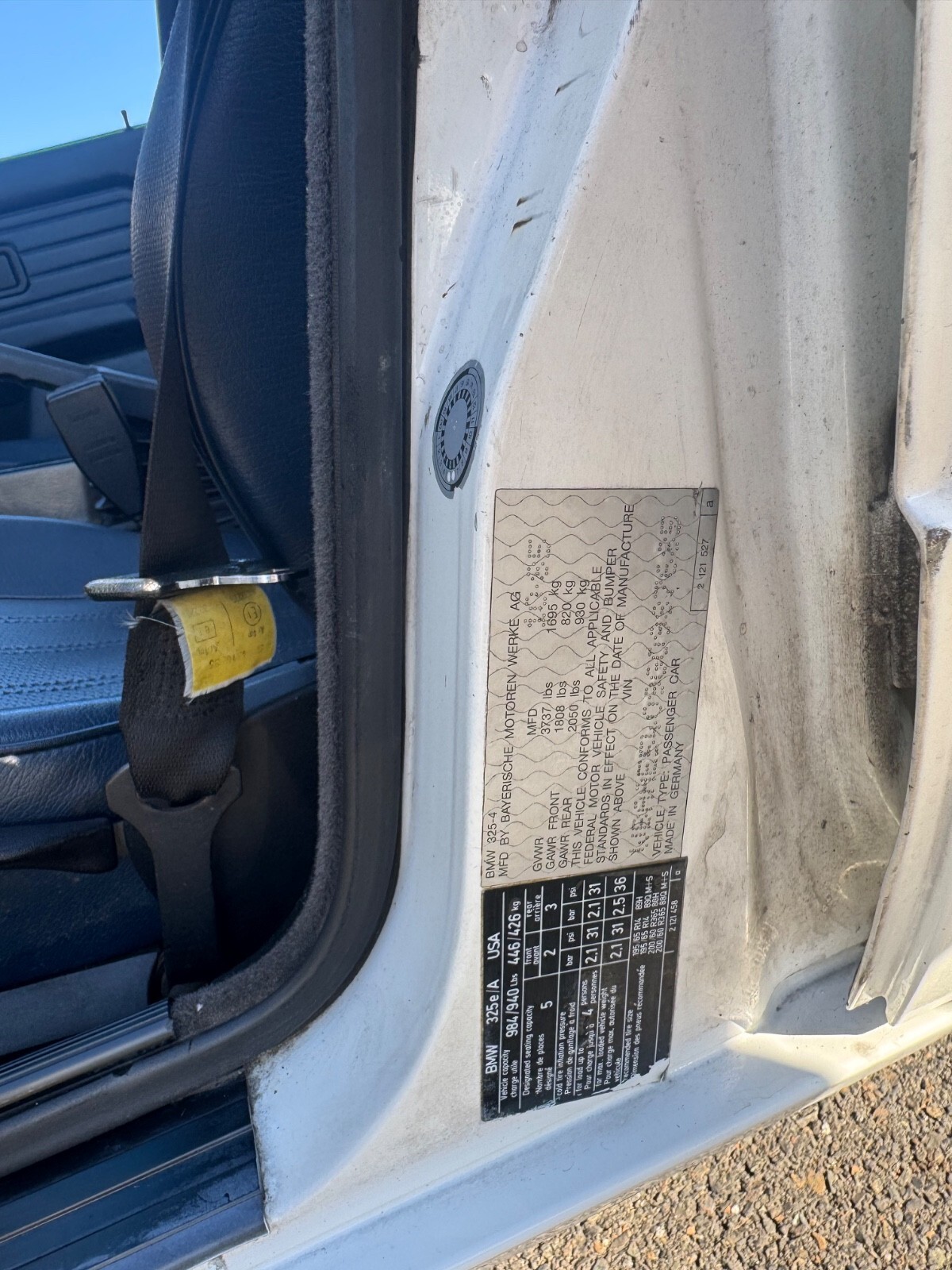 White 1986 BMW 3-Series Sedan with Blue interior