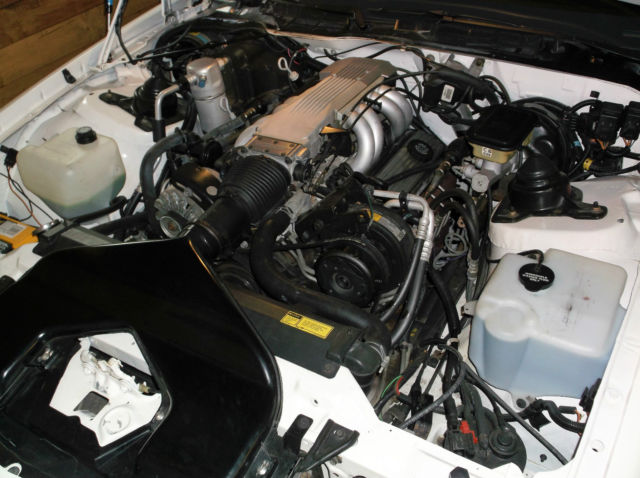 WHITE 1986 Chevrolet Camaro Z28 IROC with Gray interior