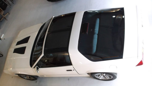WHITE 1986 Chevrolet Camaro Z28 IROC with Gray interior