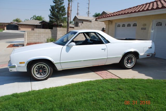 White 1986 Chevrolet El Camino Standard Cab Pickup with Blue interior
