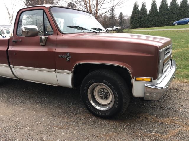Brown 1986 Chevrolet C-10 Standard Cab Pickup with Brown interior