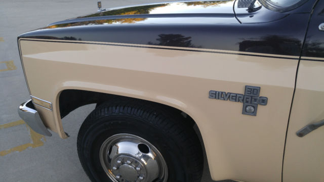 Brown 1987 Chevrolet C/K Pickup 3500 Crew Cab Pickup with Tan interior