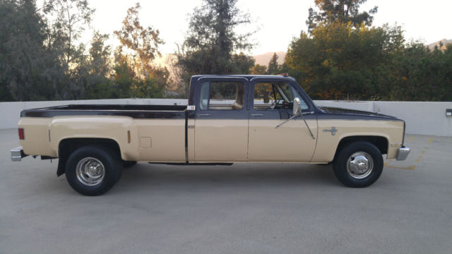 Brown 1987 Chevrolet C/K Pickup 3500 Crew Cab Pickup with Tan interior