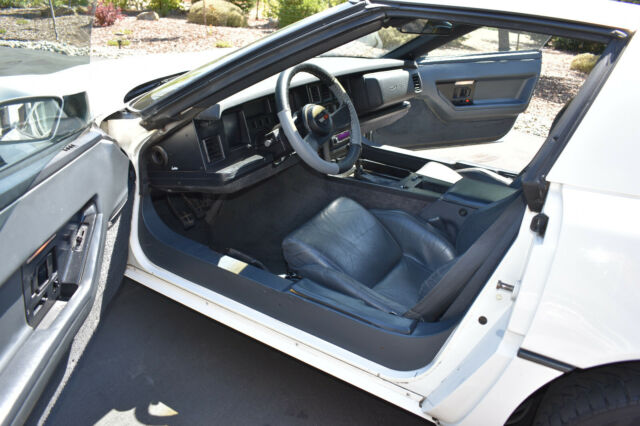 White 1987 Chevrolet Corvette Coupe with Black interior