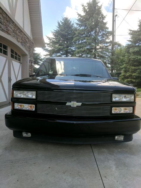 Black 1990 Chevrolet C/K Pickup 1500 Standard Cab Pickup with Red interior