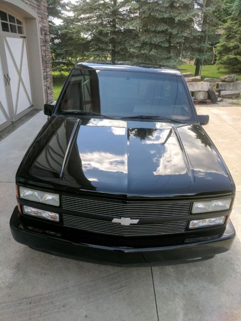 Black 1990 Chevrolet C/K Pickup 1500 Standard Cab Pickup with Red interior