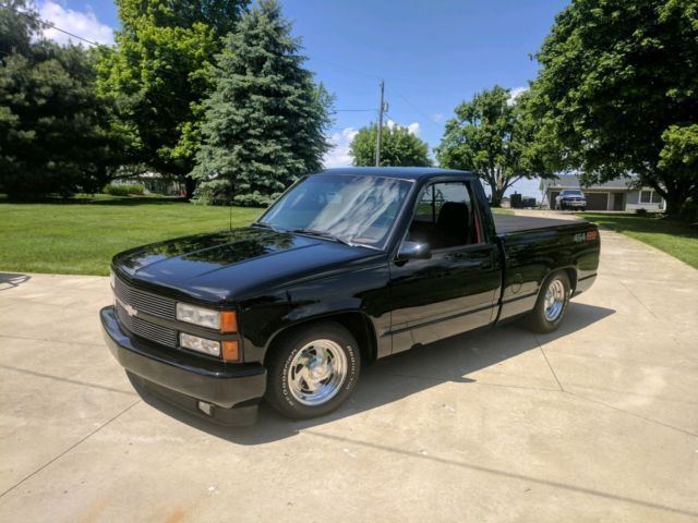 Black 1990 Chevrolet C/K Pickup 1500 Standard Cab Pickup with Red interior