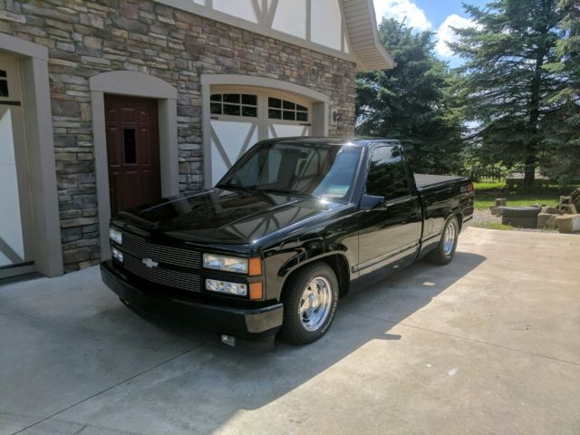 Black 1990 Chevrolet C/K Pickup 1500 Standard Cab Pickup with Red interior