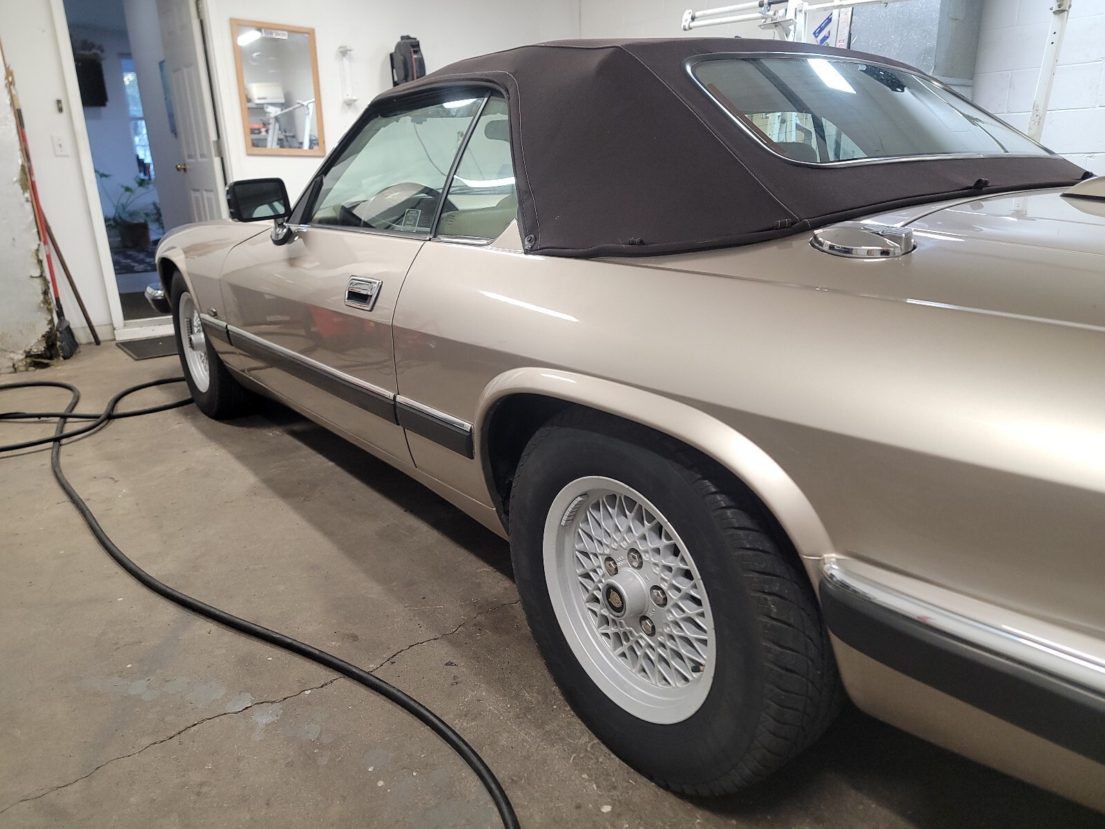 Brown 1993 Jaguar XJS