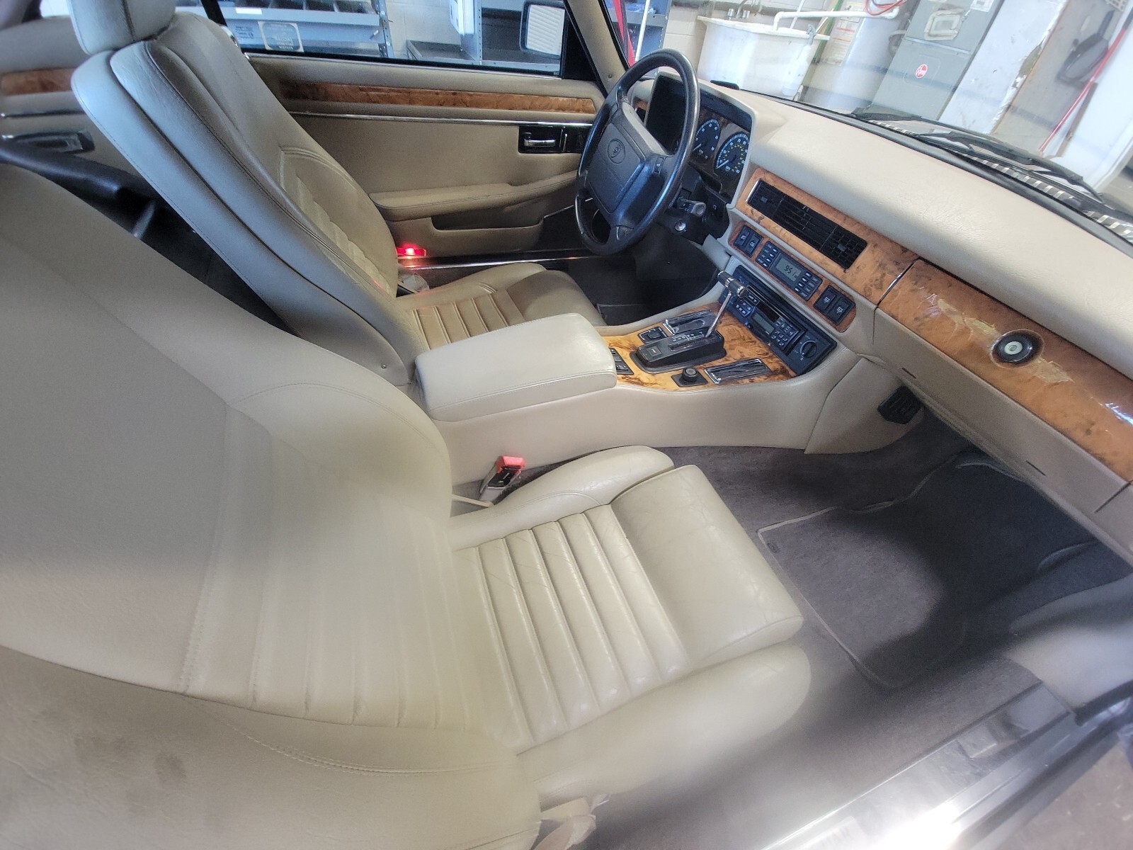 Brown 1993 Jaguar XJS