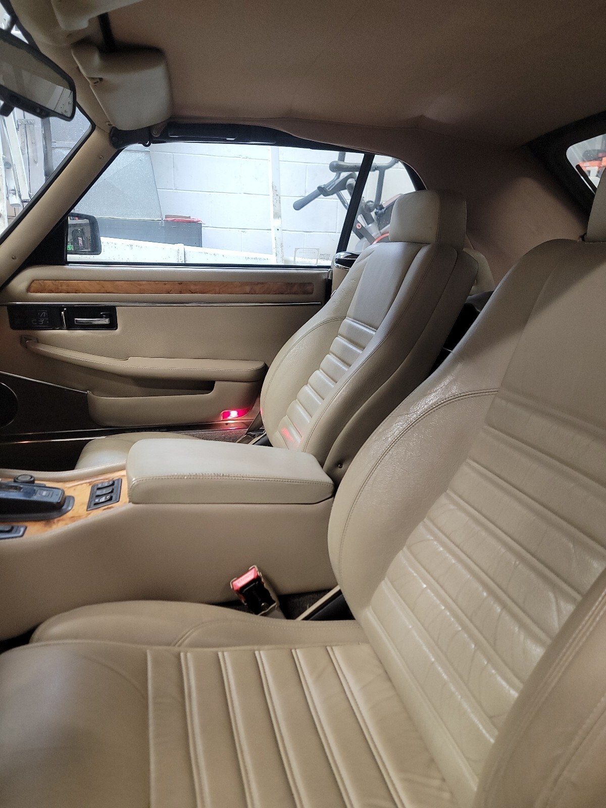 Brown 1993 Jaguar XJS