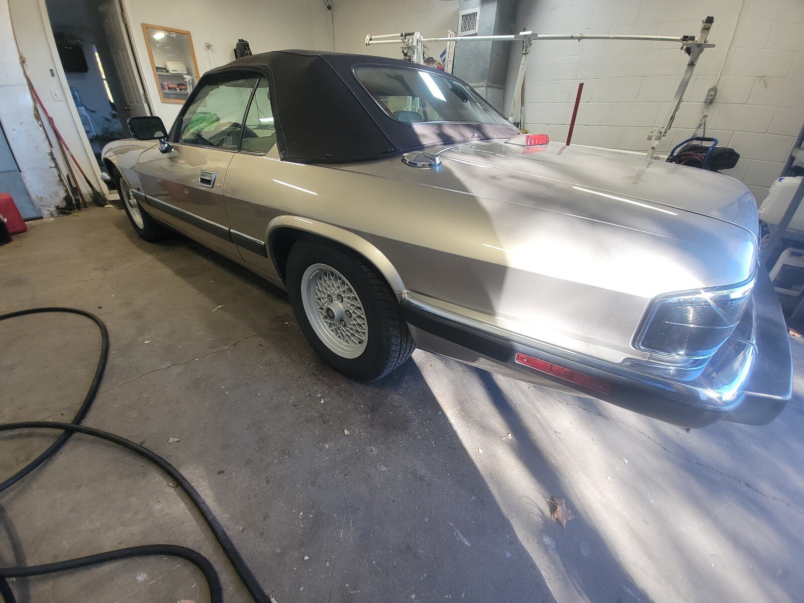 Brown 1993 Jaguar XJS