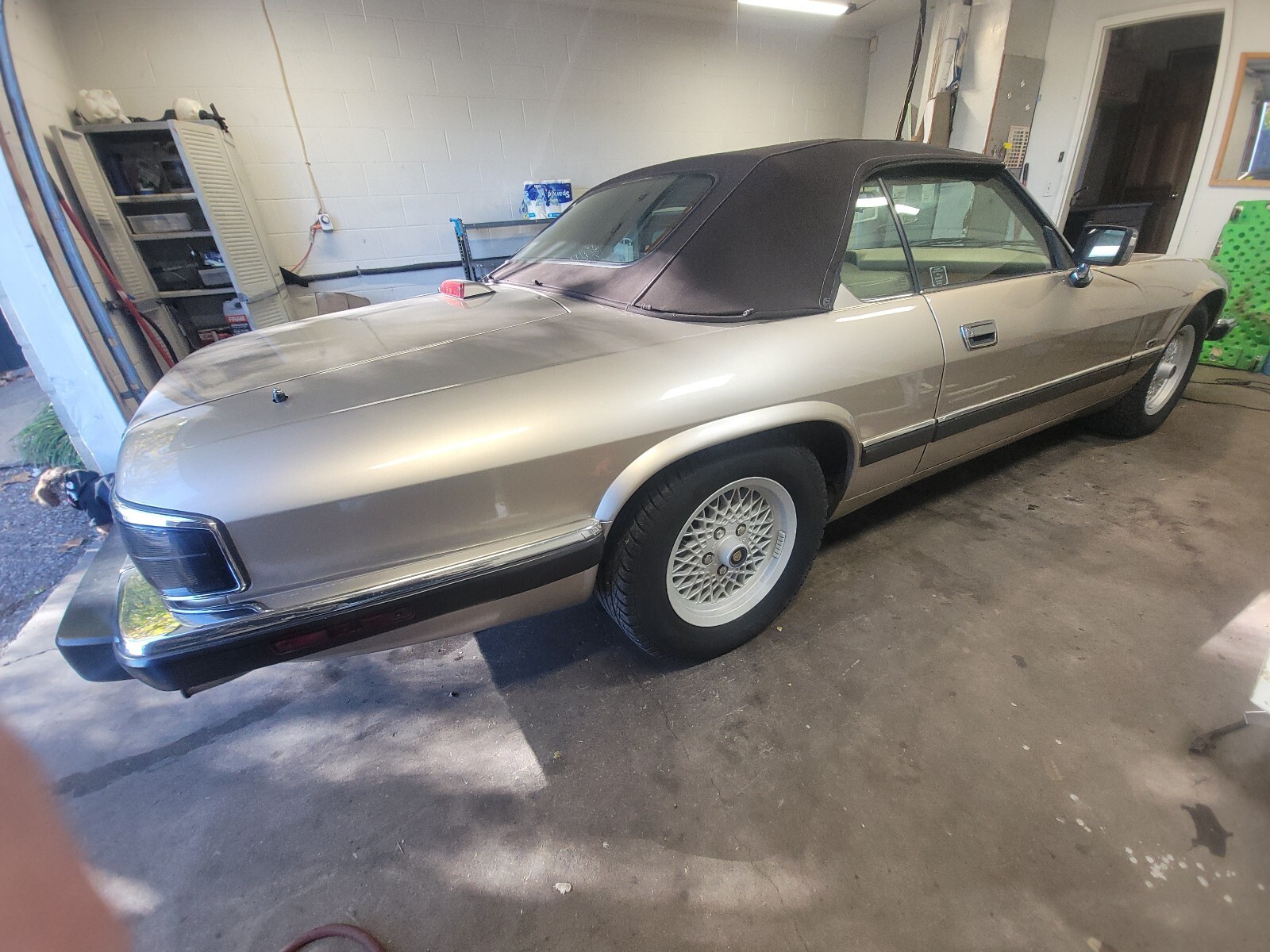 Brown 1993 Jaguar XJS