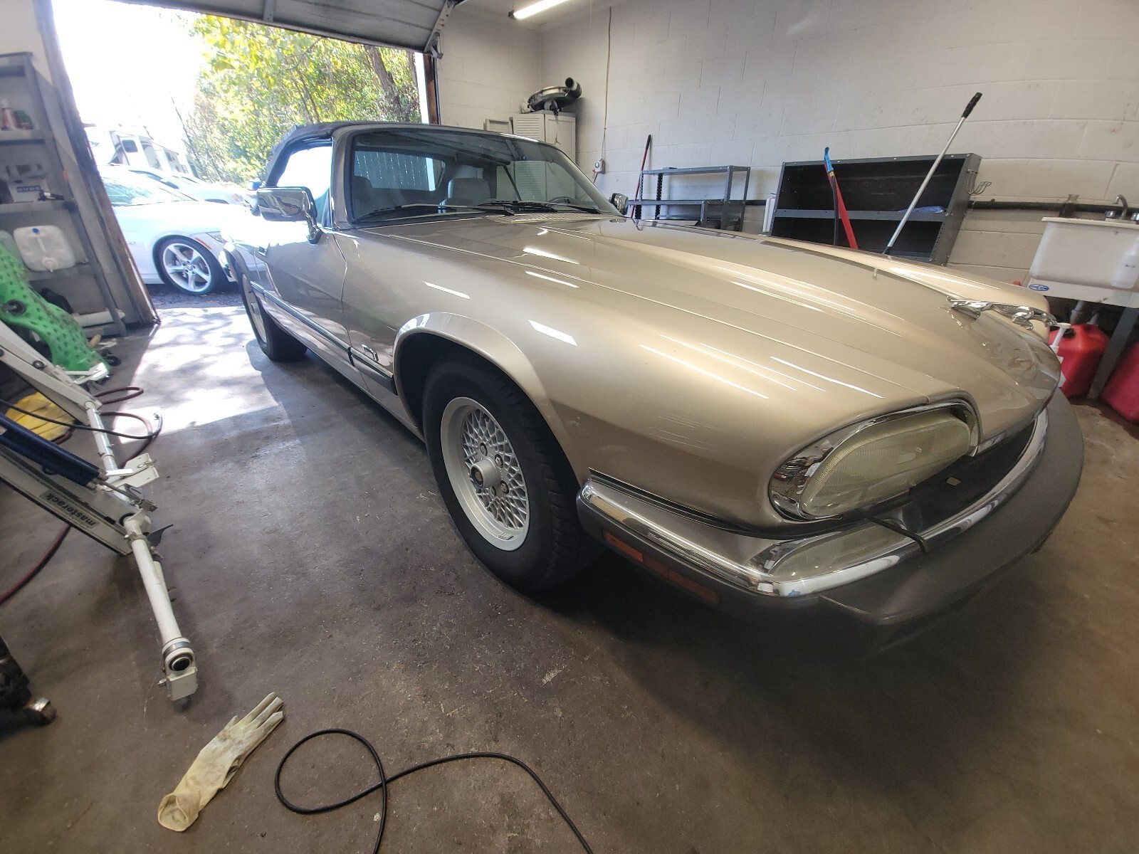 Brown 1993 Jaguar XJS