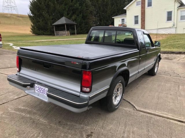 Black 1993 Chevrolet S-10 Extended Cab Pickup with Gray interior