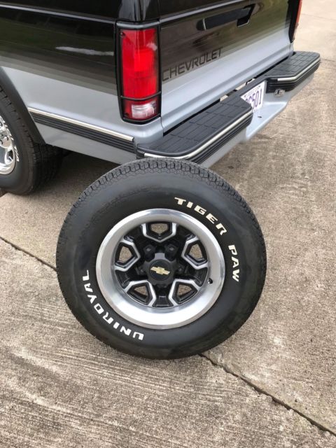 Black 1993 Chevrolet S-10 Extended Cab Pickup with Gray interior