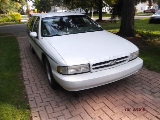 White/Black 1993 Chevrolet Caprice Wagon with Gray interior