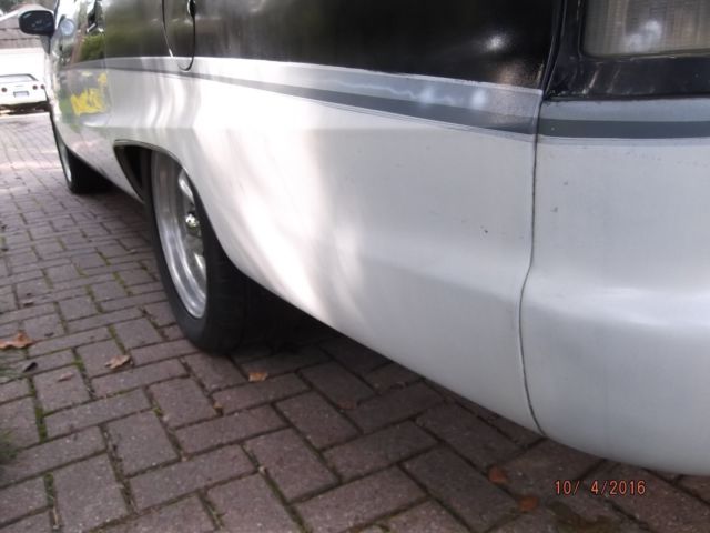 White/Black 1993 Chevrolet Caprice Wagon with Gray interior