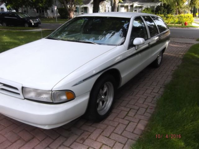 White/Black 1993 Chevrolet Caprice Wagon with Gray interior