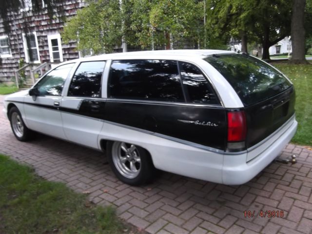 White/Black 1993 Chevrolet Caprice Wagon with Gray interior
