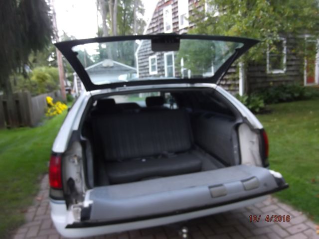 White/Black 1993 Chevrolet Caprice Wagon with Gray interior