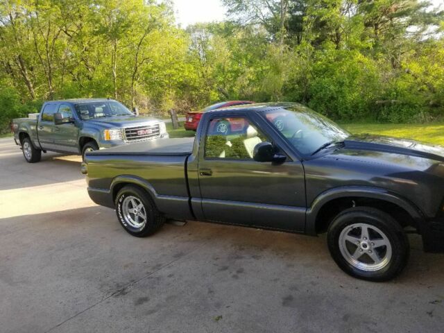 Gray 1994 Chevrolet S-10 Standard Cab Pickup with Gray interior