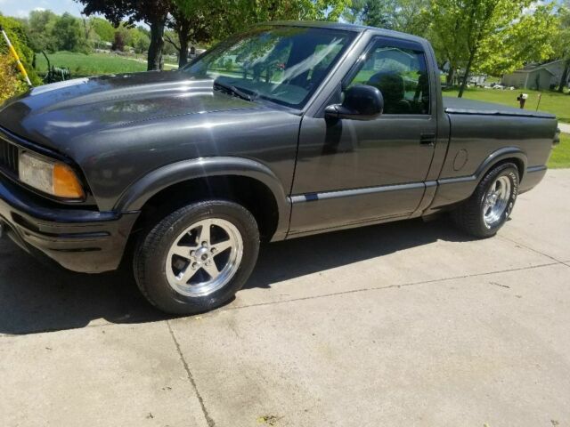 Gray 1994 Chevrolet S-10 Standard Cab Pickup with Gray interior