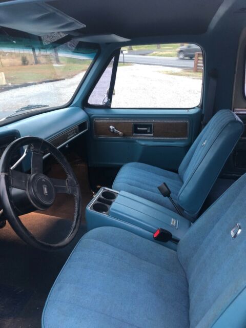 Black 1977 Chevrolet Blazer SUV with Blue interior
