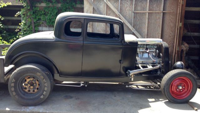 Black 1932 Ford 5 window