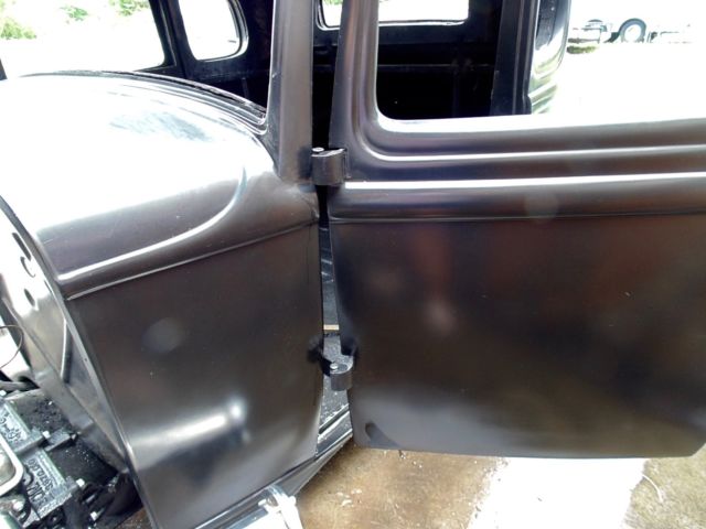 Black 1932 Ford 5 window