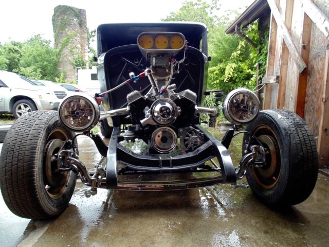 Black 1932 Ford 5 window