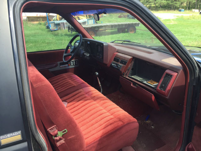 Black 1990 Chevrolet C/K Pickup 1500 with Red interior