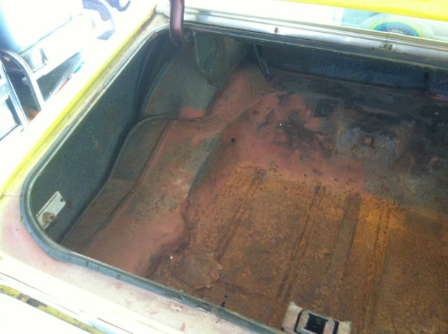 Green 1971 Chevrolet Nova 2 dr with Sandalwood interior